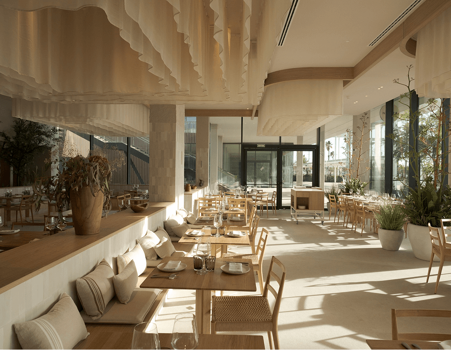 Menjador elegant amb vistes al Port Olímpic de Barcelona | Restaurant Nuara