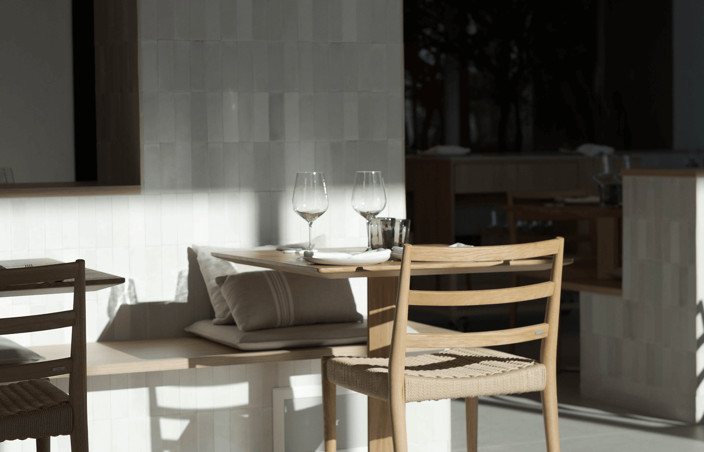 Interiorisme mediterrani al Restaurant Nuara del Port Olimpic de Barcelona